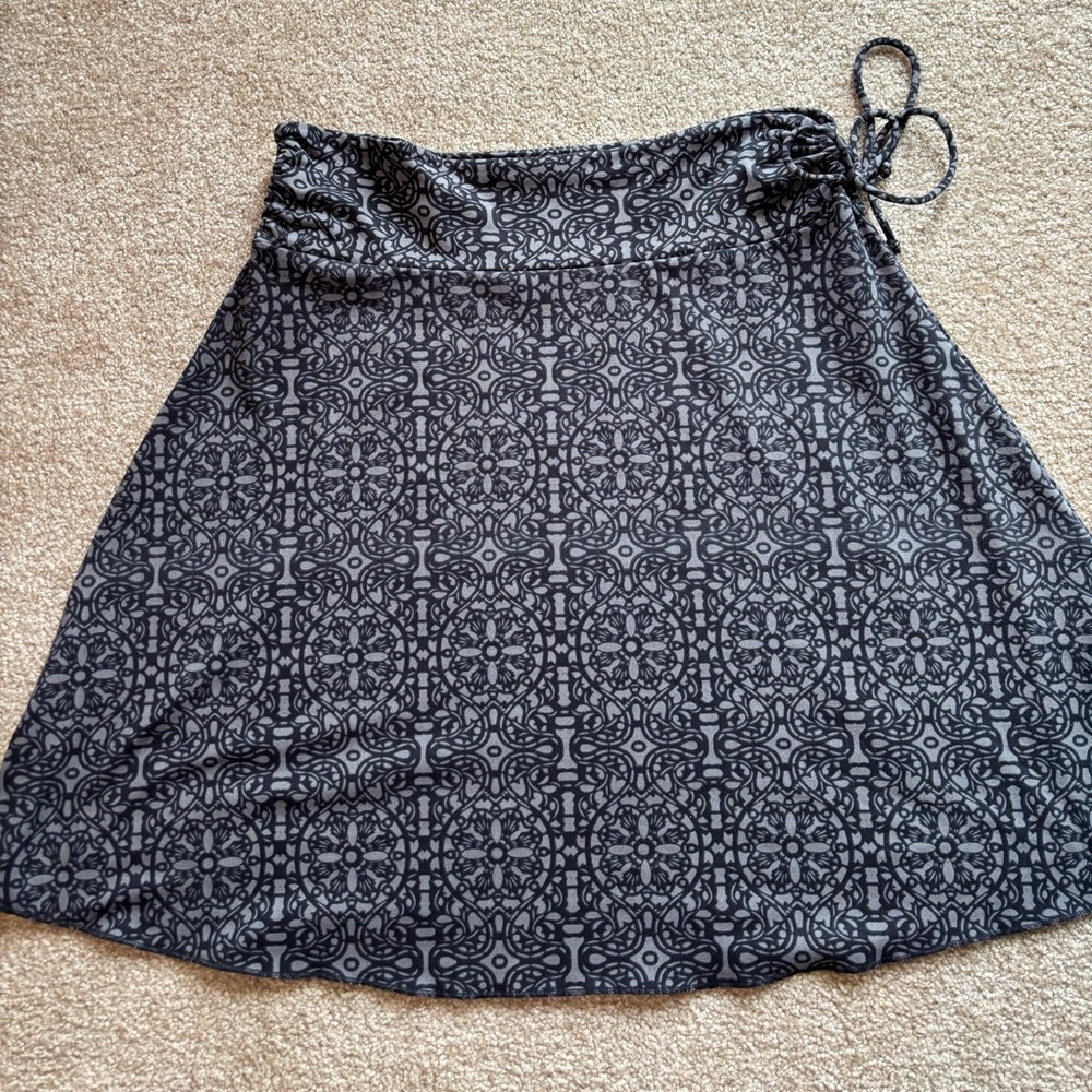 lola Black and Gray Patterned A-Line Skirt